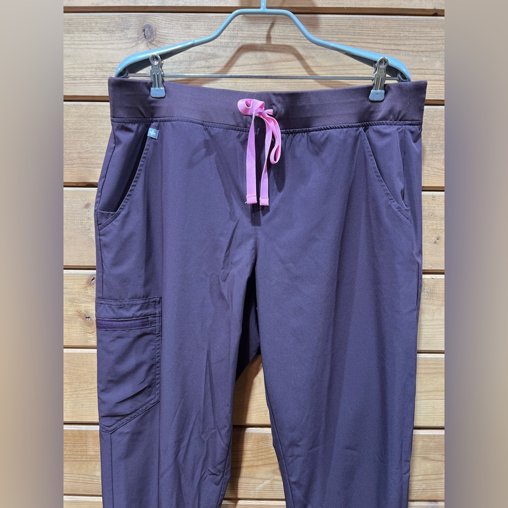 Color is FIG! Figs scrub set - FreeX - Catarina top (M) Zamora bottoms (L) - Picture 7 of 13